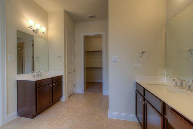 2125 Sandbur LN, Leander, TX 78641