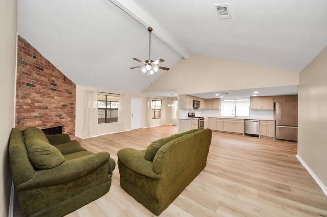 14219 Swanfield Dr, Houston, TX 77083