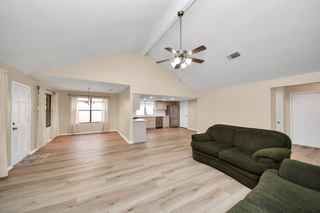 14219 Swanfield Dr, Houston, TX 77083