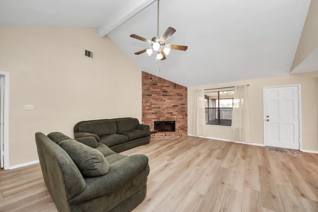 14219 Swanfield Dr, Houston, TX 77083