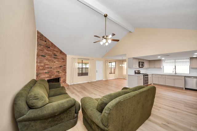 14219 Swanfield Dr, Houston, TX 77083