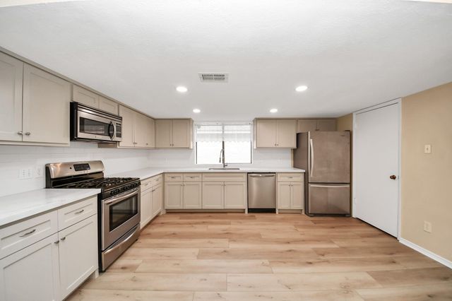 14219 Swanfield Dr, Houston, TX 77083