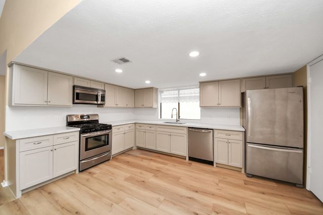 14219 Swanfield Dr, Houston, TX 77083