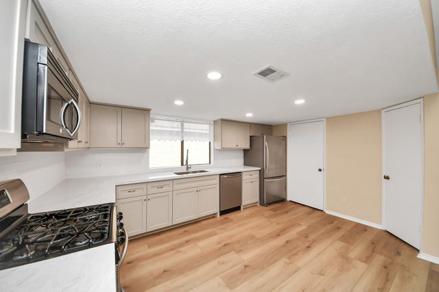 14219 Swanfield Dr, Houston, TX 77083