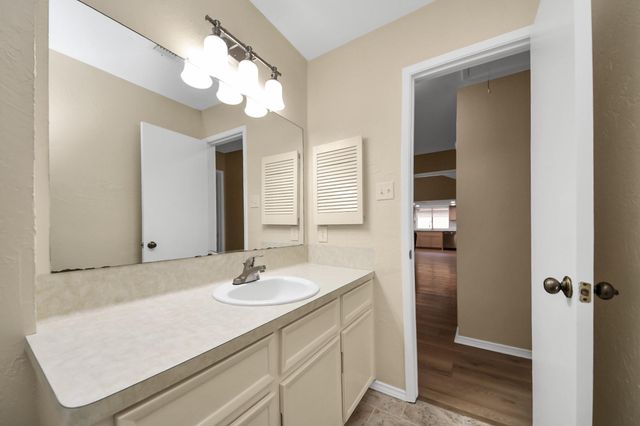 14219 Swanfield Dr, Houston, TX 77083