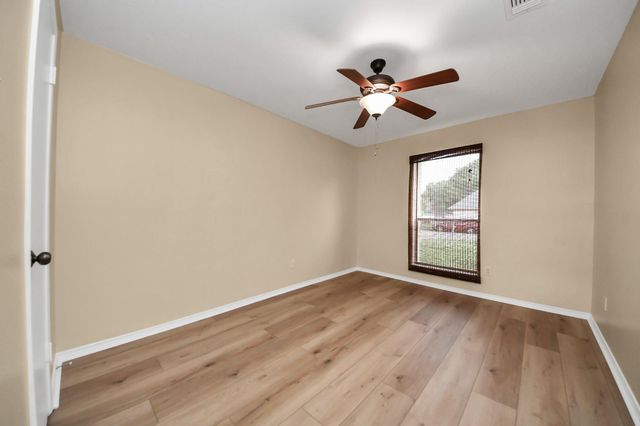 14219 Swanfield Dr, Houston, TX 77083