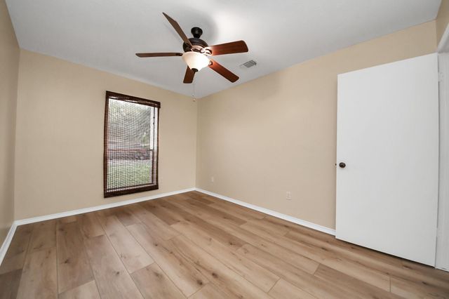 14219 Swanfield Dr, Houston, TX 77083