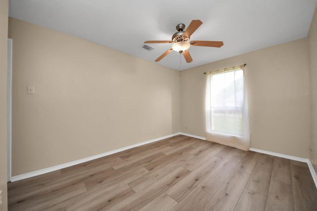 14219 Swanfield Dr, Houston, TX 77083