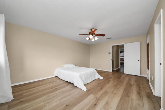 14219 Swanfield Dr, Houston, TX 77083