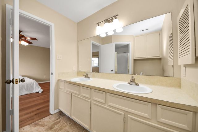 14219 Swanfield Dr, Houston, TX 77083