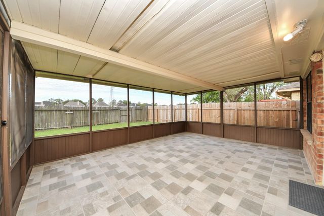 14219 Swanfield Dr, Houston, TX 77083