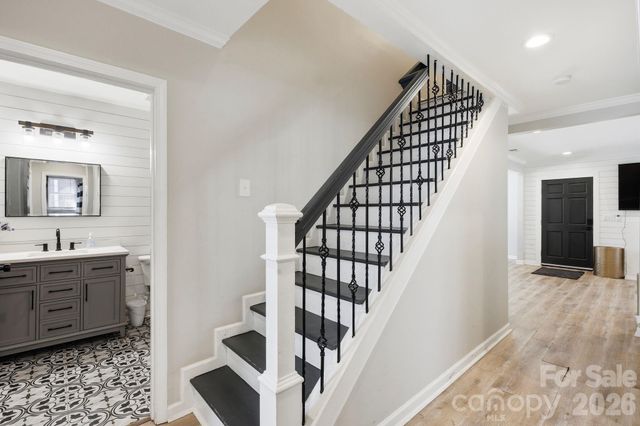 205 Grandin Road, Charlotte, NC 28208