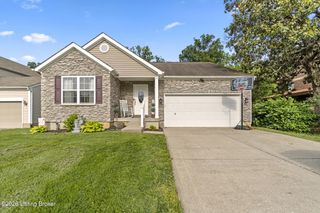 5109 Bannon Crossings Dr, Louisville, KY 40218