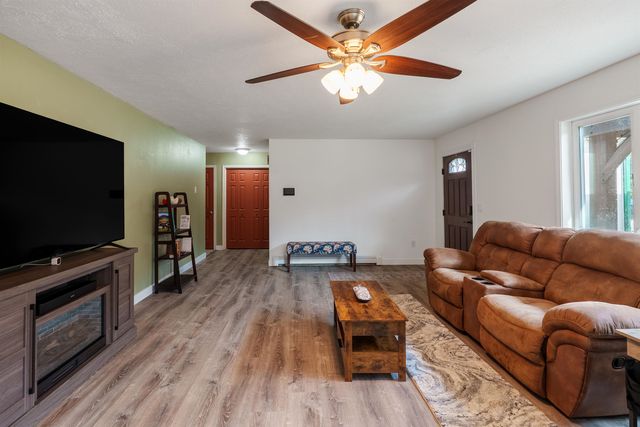 1859 JESSICA LOOP, North Pole, AK 99705