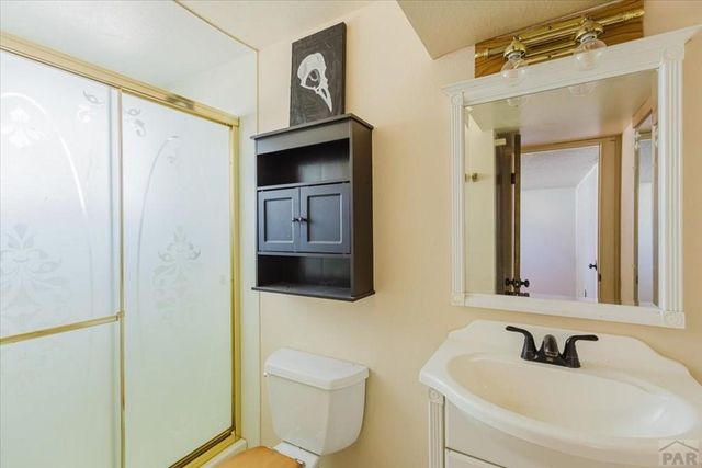 11 MacGregor Rd, Pueblo, CO 81001