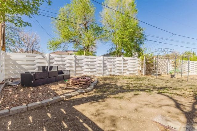 11 MacGregor Rd, Pueblo, CO 81001
