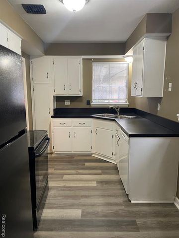 25292 Orchard Grove Street, Southfield, MI 48033