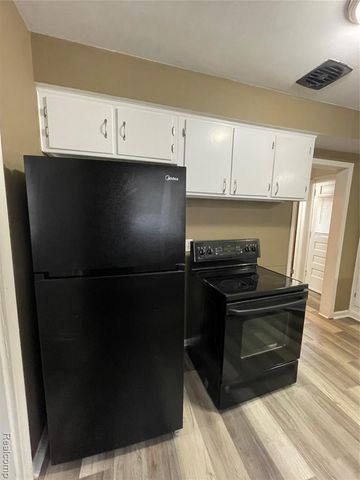 25292 Orchard Grove Street, Southfield, MI 48033