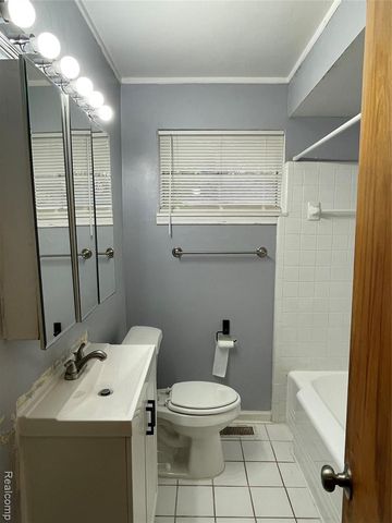 25292 Orchard Grove Street, Southfield, MI 48033