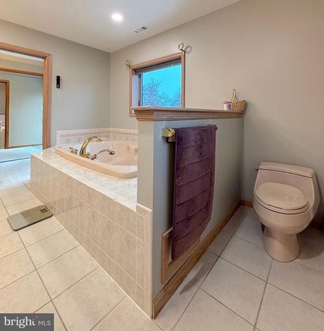 12 LIBERTY CT, Berlin, NJ 08009