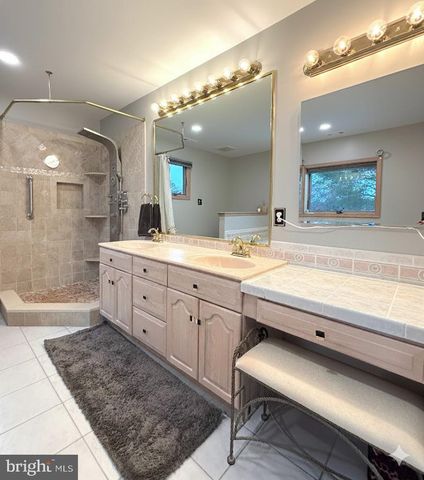 12 LIBERTY CT, Berlin, NJ 08009