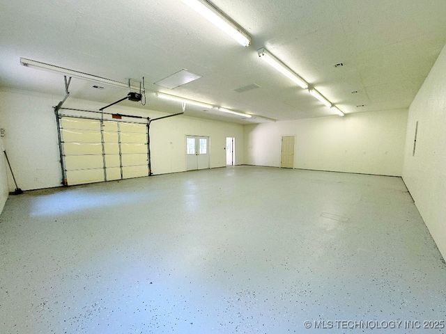 4332 W Roadrunner Drive, Hulbert, OK 74441