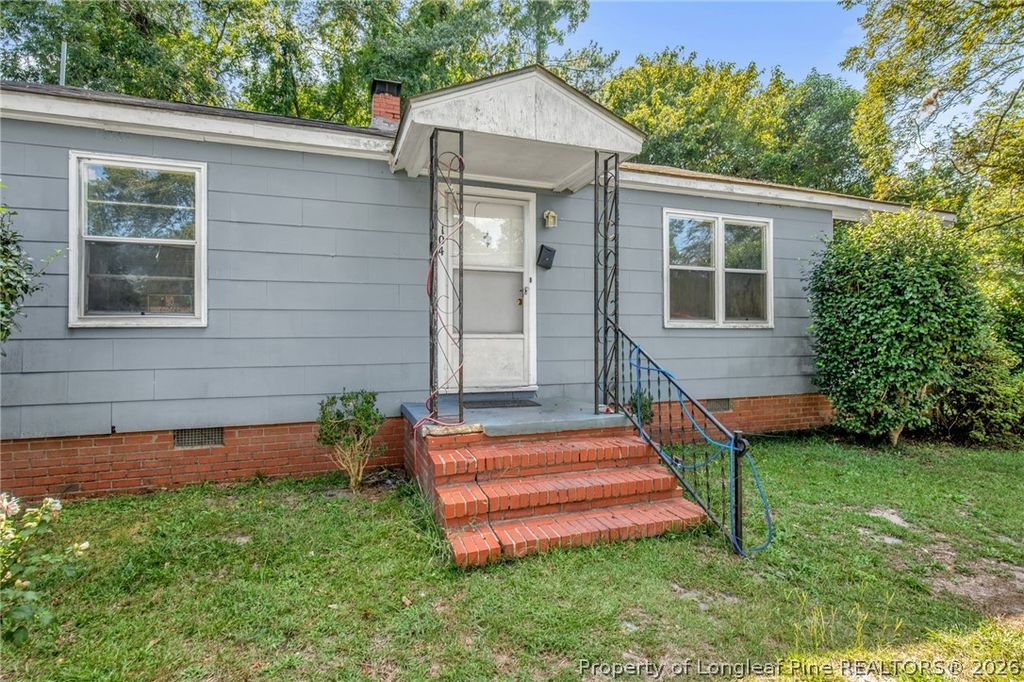 104 E Cottingham Street, Maxton, NC 28364 — photo 2