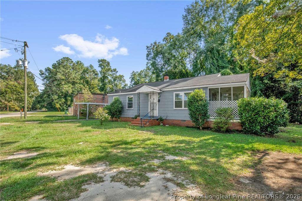 104 E Cottingham Street, Maxton, NC 28364 — photo 3