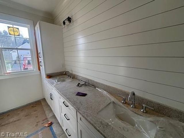 922 Eucalyptus Court, Winston-salem, NC 27106