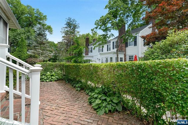 12 Bancroft Place, Fair Lawn, NJ 07410