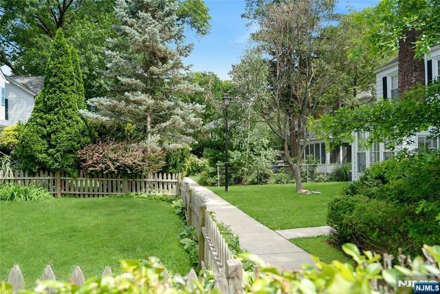 12 Bancroft Place, Fair Lawn, NJ 07410