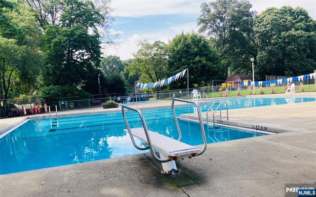 12 Bancroft Place, Fair Lawn, NJ 07410