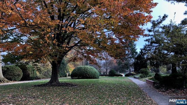 12 Bancroft Place, Fair Lawn, NJ 07410