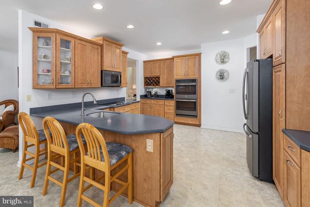 10 LANGE CT, Mullica Hill, NJ 08062