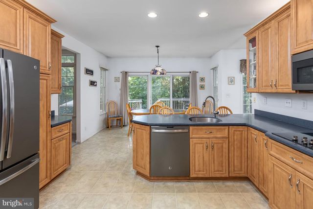10 LANGE CT, Mullica Hill, NJ 08062