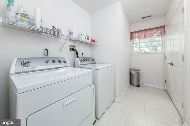 10 LANGE CT, Mullica Hill, NJ 08062