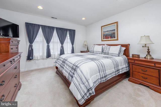 10 LANGE CT, Mullica Hill, NJ 08062