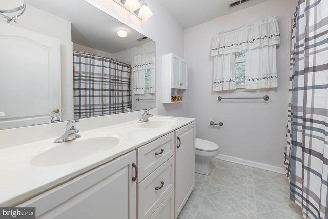 10 LANGE CT, Mullica Hill, NJ 08062