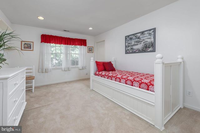 10 LANGE CT, Mullica Hill, NJ 08062