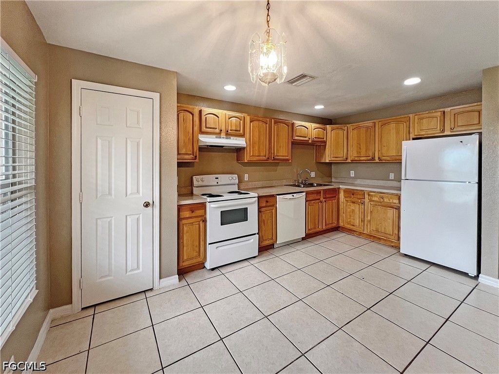 5231 27th ST SW, Lehigh Acres, FL 33973