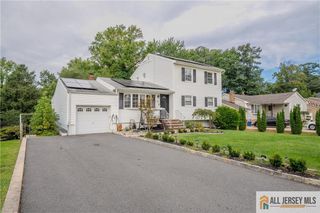 21 Pennington Avenue, Colonia, NJ 07067
