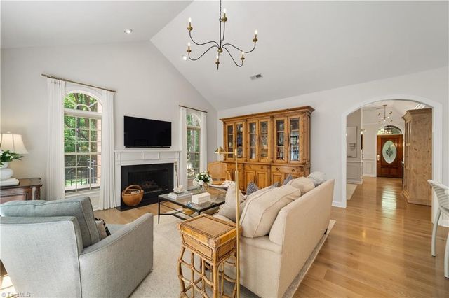 127 Wellesborough Road, Winston-salem, NC 27104