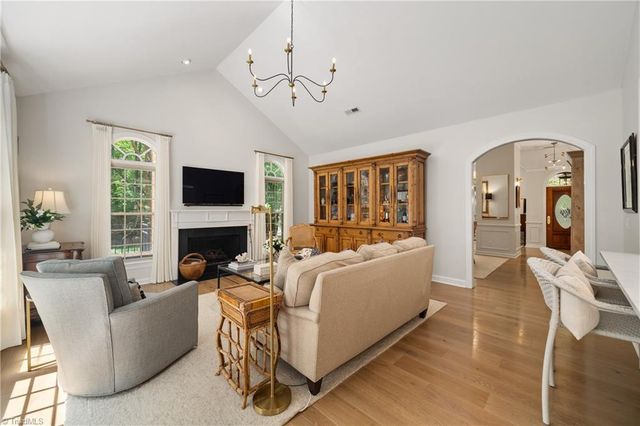 127 Wellesborough Road, Winston-salem, NC 27104