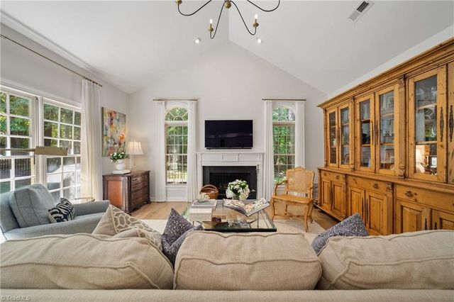 127 Wellesborough Road, Winston-salem, NC 27104