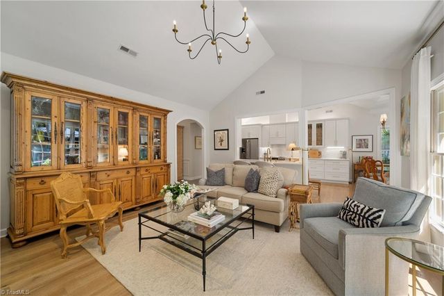 127 Wellesborough Road, Winston-salem, NC 27104
