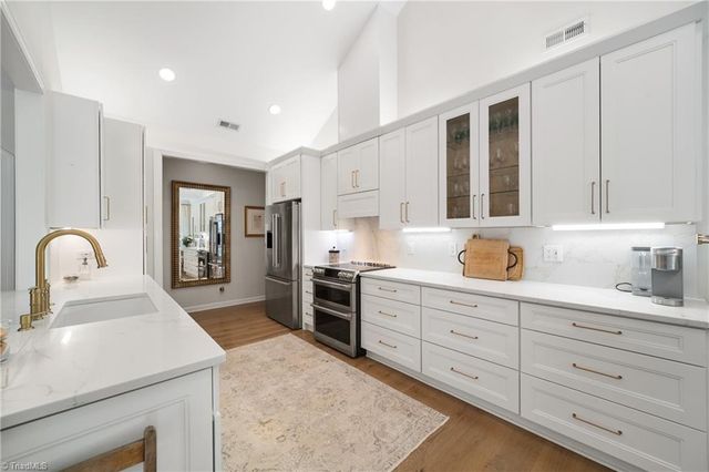 127 Wellesborough Road, Winston-salem, NC 27104