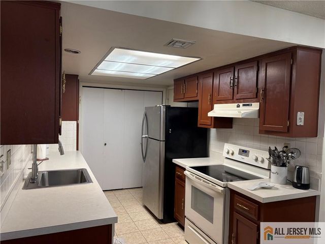 53 Juniper Plaza 53C, Monroe, NJ 08831