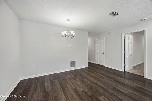 8064 NOROAD, Jacksonville, FL 32210