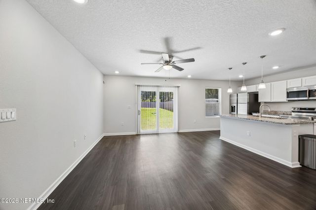 8064 NOROAD, Jacksonville, FL 32210