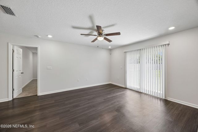 8064 NOROAD, Jacksonville, FL 32210